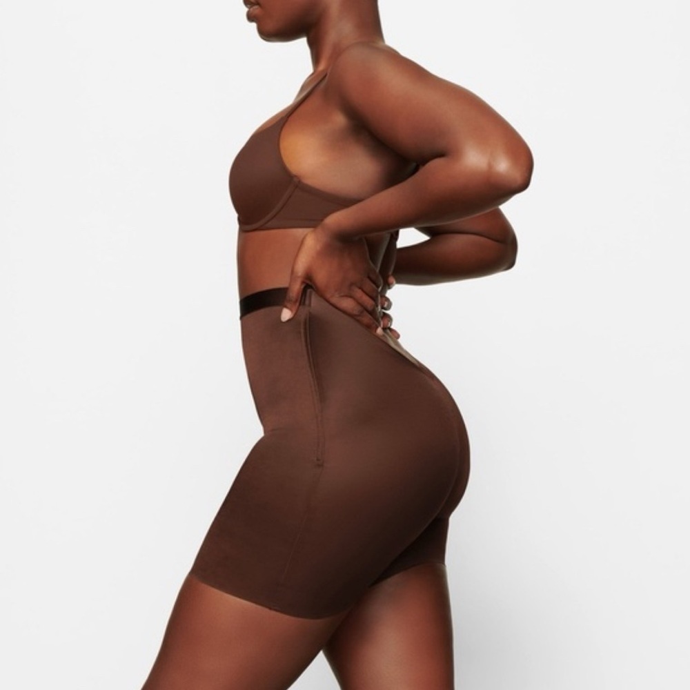Skims Barely There Shapewear Low Back Shorts - Picture 4 of 5